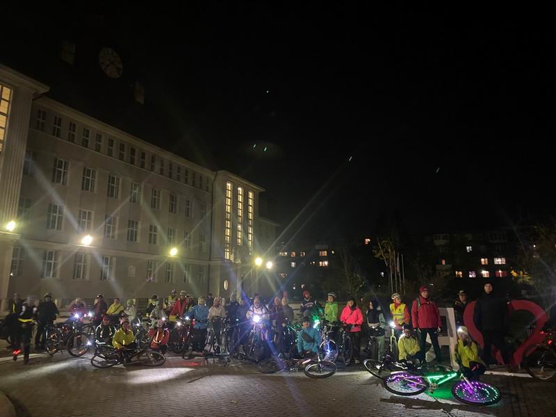 Стартовое фото во дворе Университета