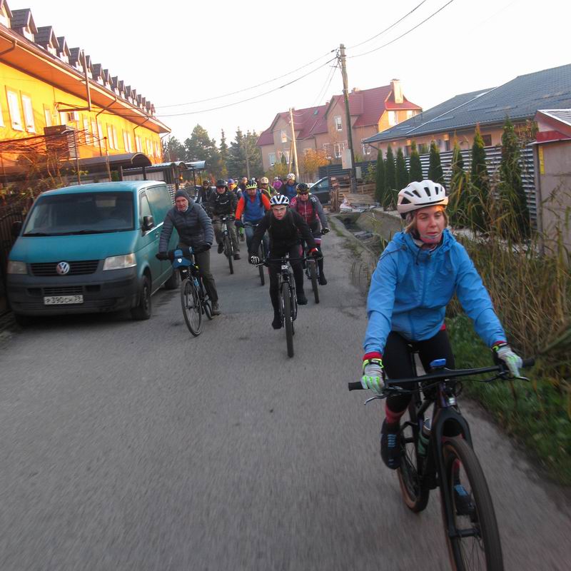 Проезжаем водо-моторный клуб Дельфин.