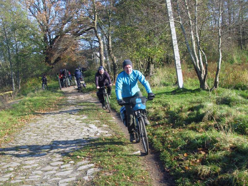 Мостик и 600 летняя брусчатка.