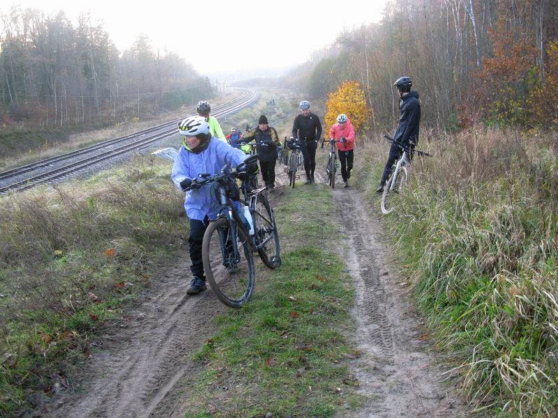 На подъёме от озера.