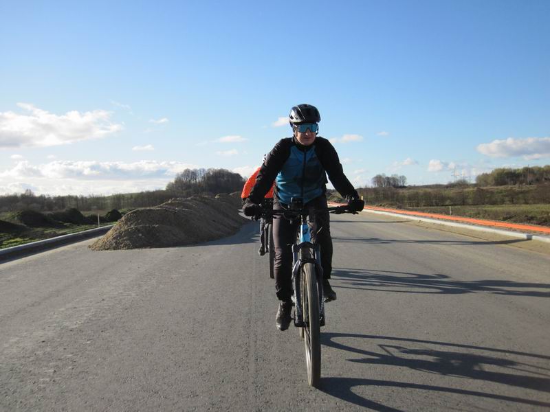 Едем по ней