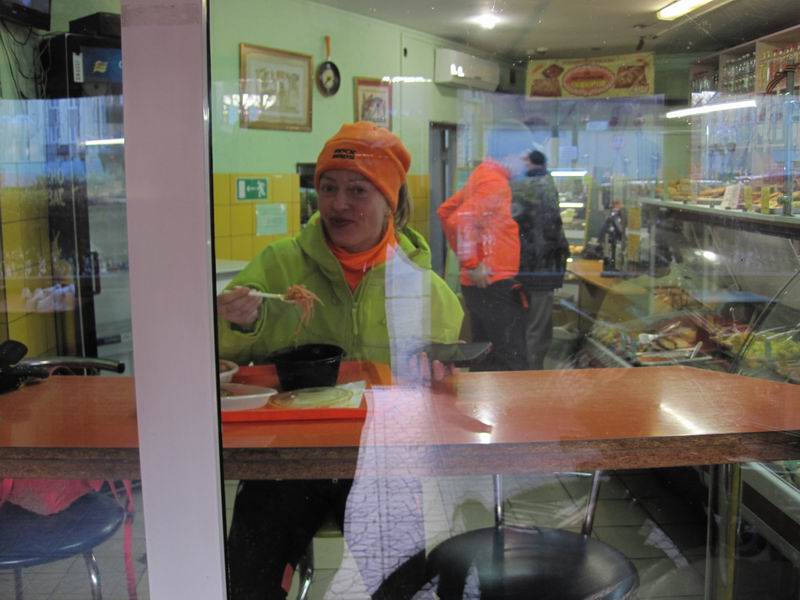 Людмила Денисова ест