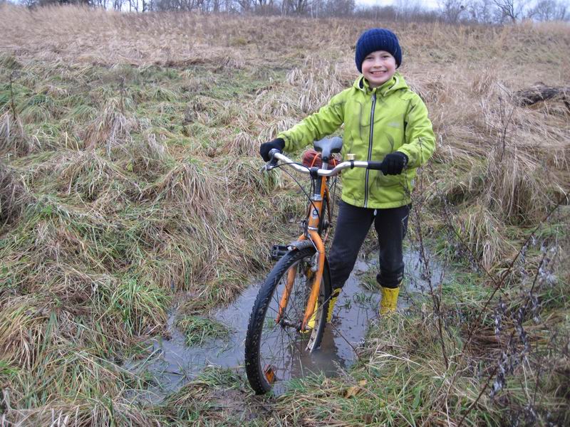 Дамиан Мезенов в луже