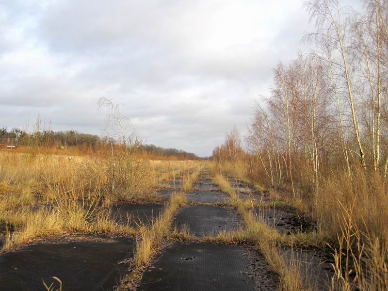 Рулёжка аэродрома, параллельная ВПП