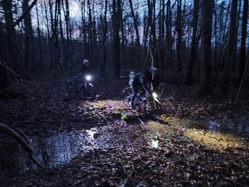 Пересекаем ручеёк