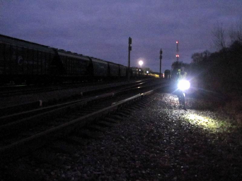 Здесь нужно пересечь железную дорогу