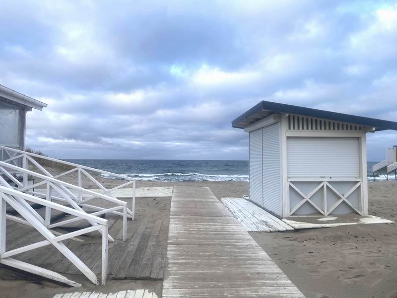 Пляж с голубым флагом в Янтарном