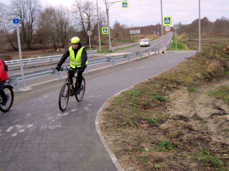 Новый кусок велодорожки на перекрёстке с дорогой на Донское