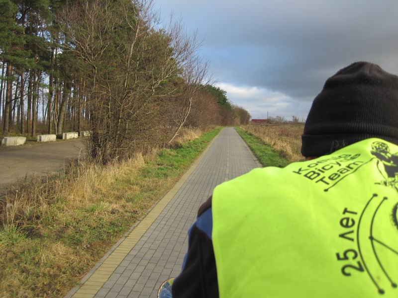 Едем по велодорожке