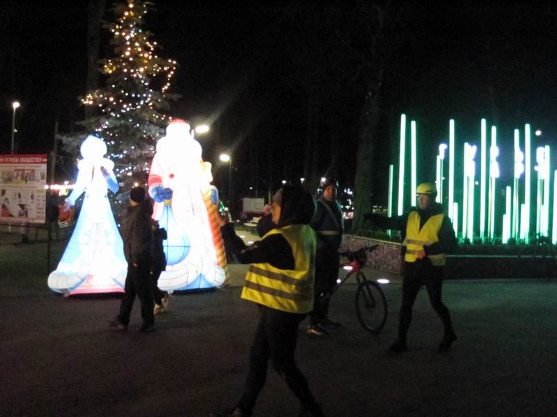 Ещё одна ёлка с Дедморозом и Снегуркой