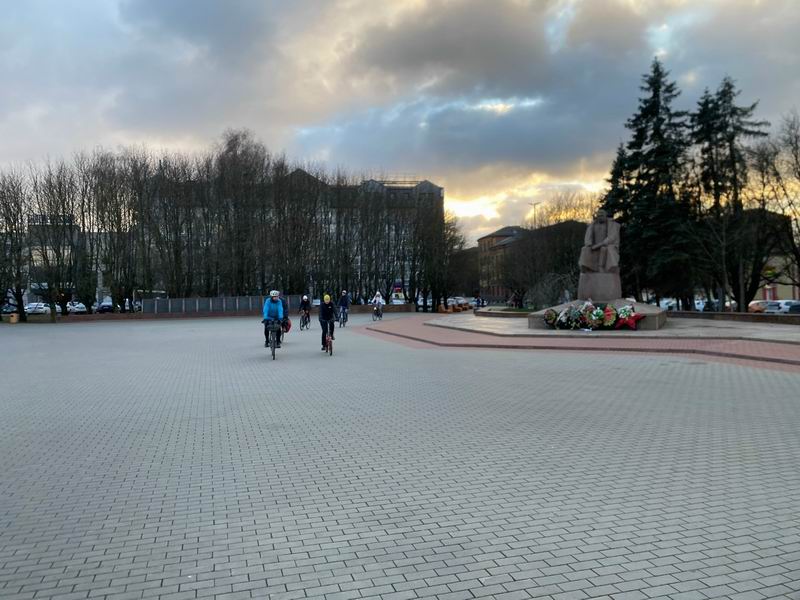 У Памятника Маршалу Василевскому