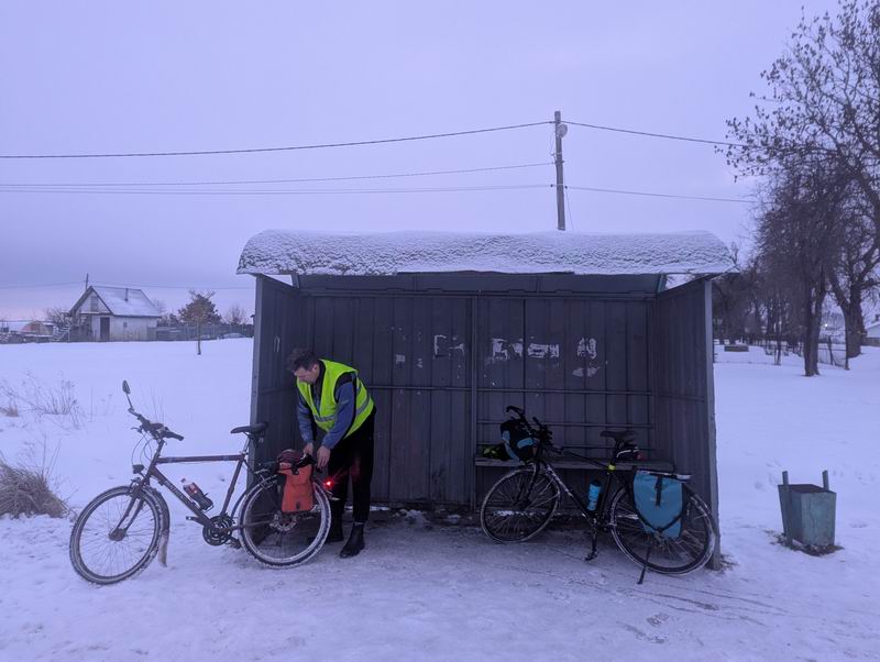 Спускает не просто так. Это - прокол.
