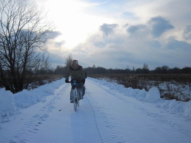 Наш пелотон на зимней дороге