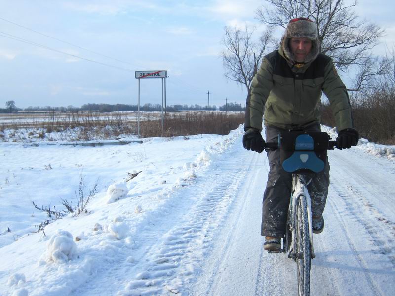 Дмитрий Петухов на въезде в Зелёное