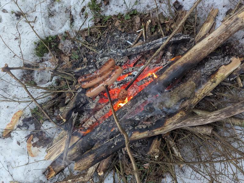 Жарим на нём сосиски