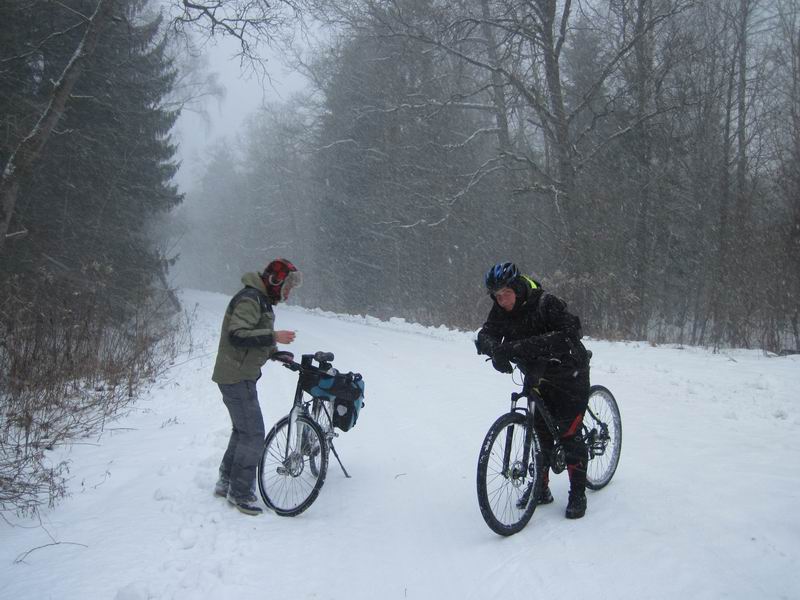Выбрались на дорогу Полесск - Речки