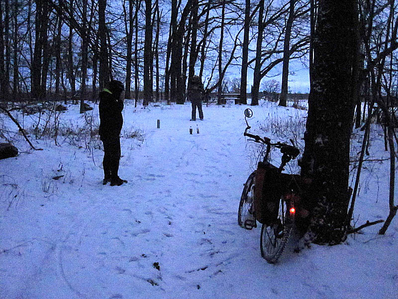 Там, где столик, сильно дует
