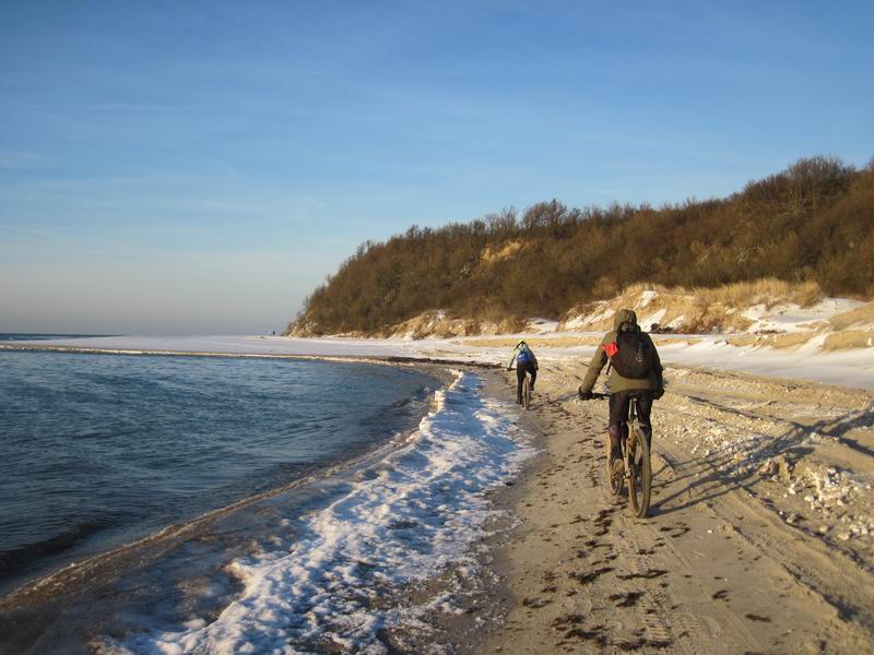 Тут тоже нормально ехать, т.к. песок скован морозом