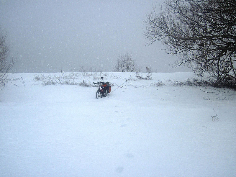 Спускаюсь на лёд залива