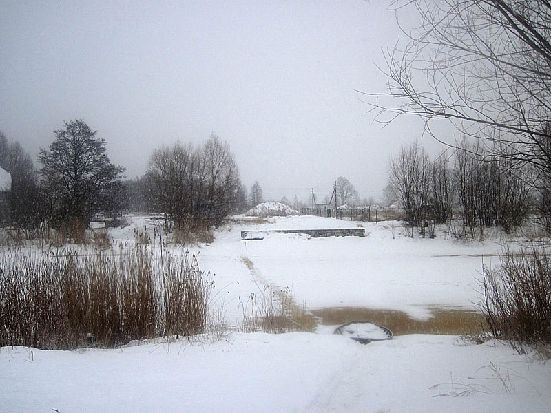 Замёрзшая лодочная переправа в Красном