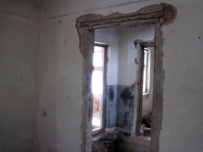 Внутри дома