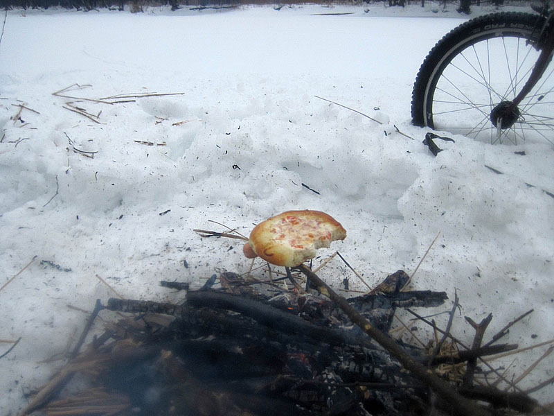 Подогреваю мини-пиццу из Кулинарии