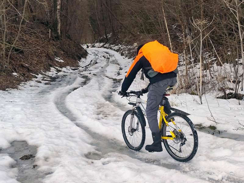 Игорь Васюшкин поворачивает в овраг