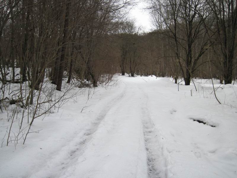 Дорога в долине реки