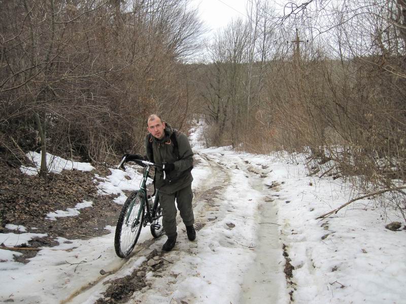 Дмитрий Пасека карабкается в горку