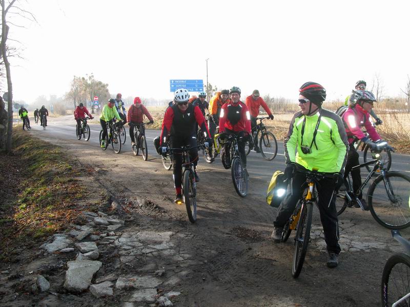 Поворот на Ярославское на 8 км маршрута, ждёмс хвост.