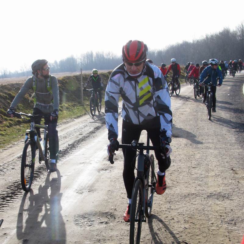 Проезжаем по территории парка.