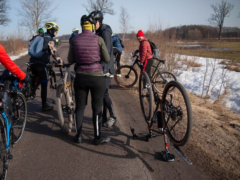Прокол колеса у Илоны Турчинской на повороте на Узловое.