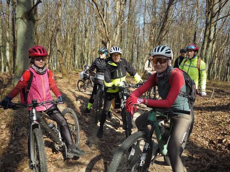 Ждём отставших на повороте