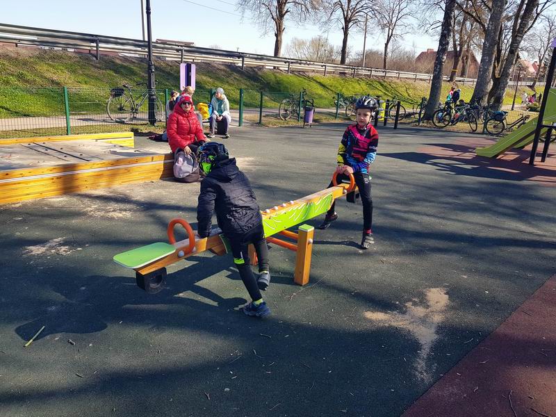 Дети развлекаются