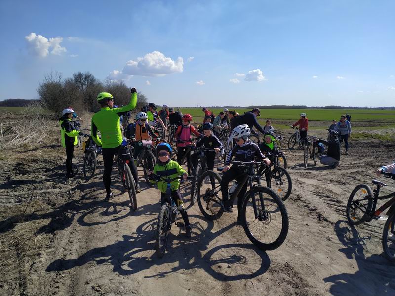 Выехали на дорогу и ждём отставших