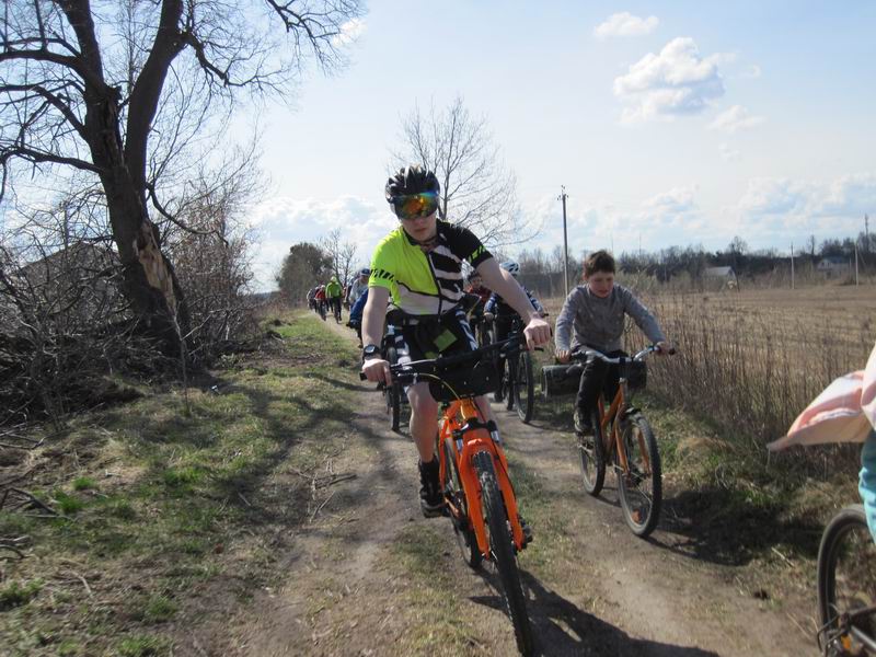 Едем по ней