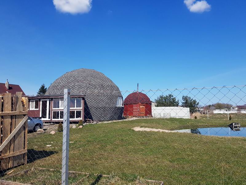 Шарообразный дом в Добром