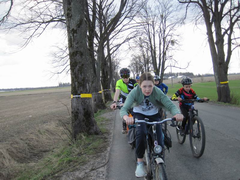 Едем по ней