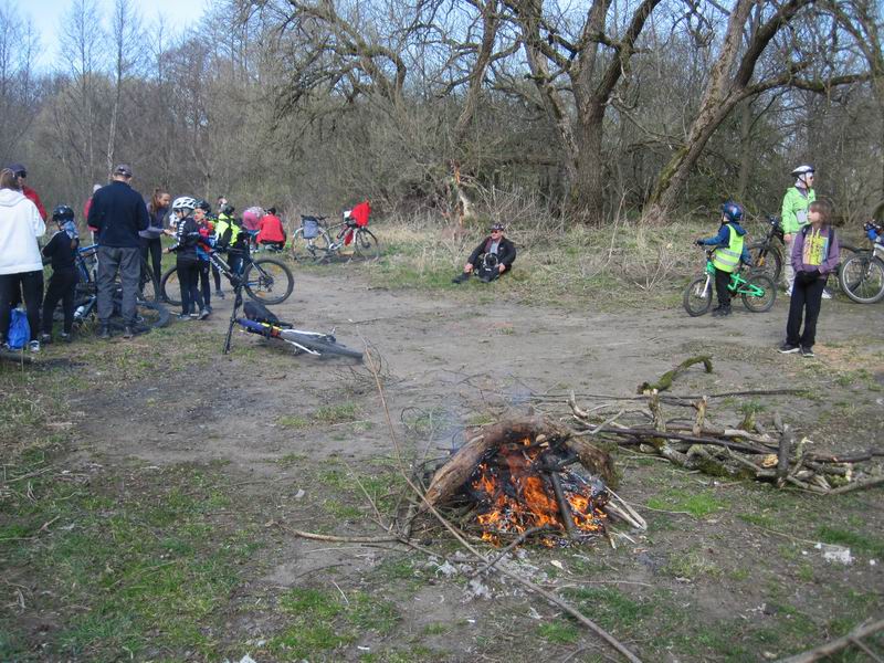 Приехали на место привала