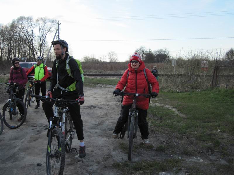 Снова пересекли железную дорогу