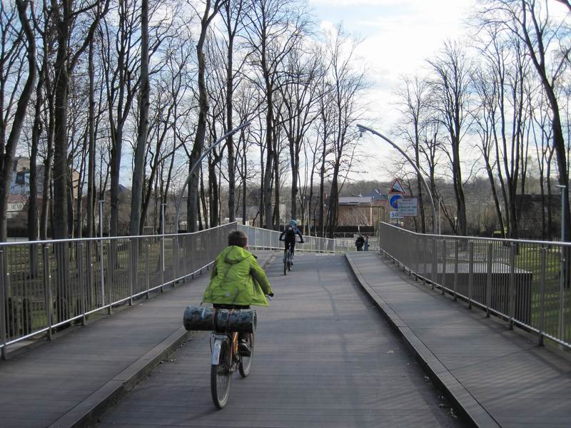 Едем по нему