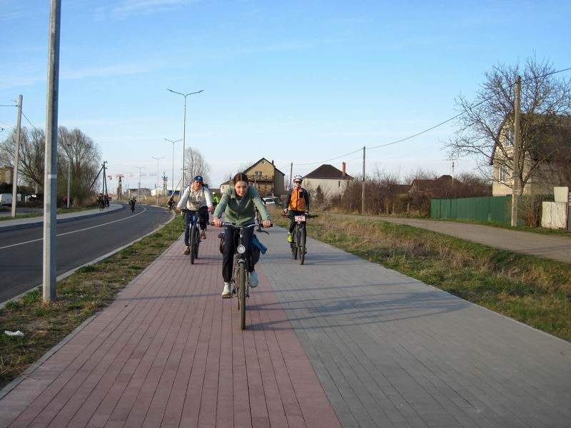 Едем по ней