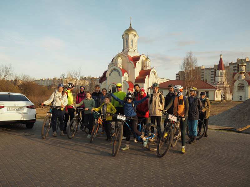 Финишное фото на фоне церкви Мученицы Лидии