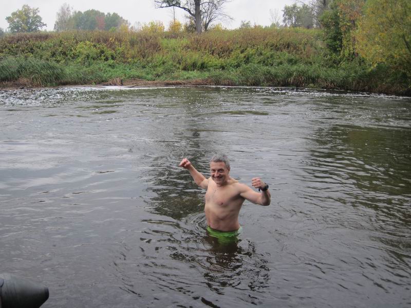 Никита Никитин купается в Анграпе